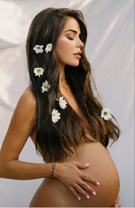 Baby Bump Photoshoot, Maternity Studio Photoshoot, Baby Bump Pictures, Pregnancy Belly Photos, Cute Pregnancy Pictures, Maternity Photography Poses Couple, Belly Photos, Maternity Photography Poses Pregnancy Pics, Maternity Photoshoot Outfits