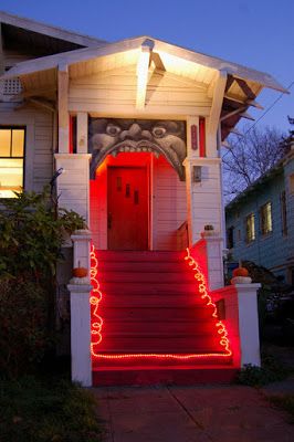 Hell Themed Party, Holiday Interior Design, Creepy Carnival, Make A Door, Halloween Front Porch Decor, Halloween Front Porch, Halloween Yard, Theme Halloween, Porch Design