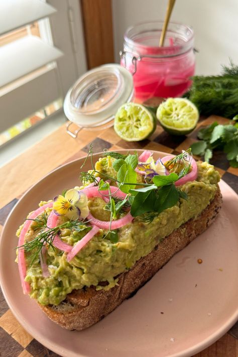 High Protein Edamame Avocado Toast - The Conscious Cook Edamame Avocado Toast, Protein Toast, Edamame Recipes, Energizing Breakfast, Bean Chilli, Toast Toppings, Smashed Avocado, Savory Vegan, Healthy Bites