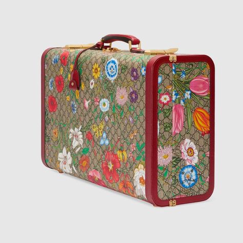 Shop the Large GG Flora suitcase in beige at GUCCI.COM. Enjoy Free Shipping and Complimentary Gift Wrapping. Gucci Suitcase, Gucci Travel Bag, Crossbody Bag Outfit, Designer Travel Bags, Gucci Travel, Handbags Gucci, Glitter Bag, Gucci Store, Gucci Crossbody Bag