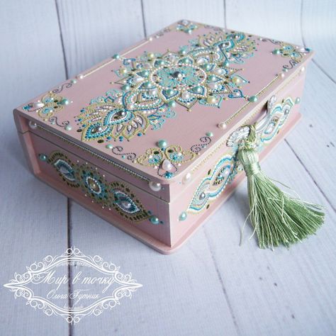 Wooden Box Diy, Hand Painted Wooden Box, Hand Painted Dishes, Painted Wooden Boxes, Wedding Gifts Packaging, Diy Tray, Jewelry Box Diy, Decoupage Box, Altered Boxes