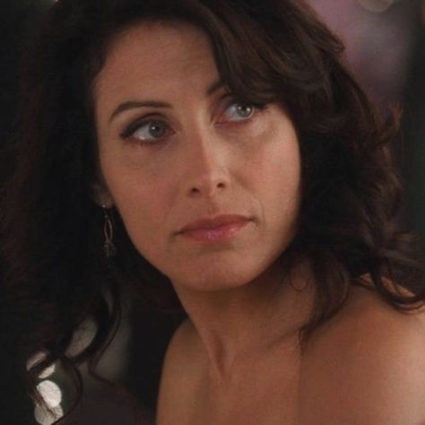 house md • lisa edelstein Lisa Edelstein House, Cuddy House Md, Cuddy House, Dr Cuddy, Lisa Cuddy, Lisa Edelstein, House Cast, Strong Female Characters, Hugh Laurie