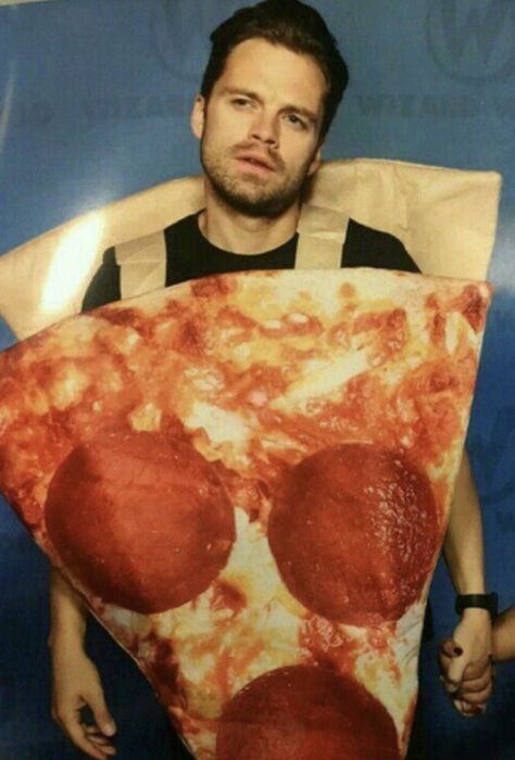 #sebastianstan #buckybarnes #madhatter #marvel #mcu #onceuponatime #pizza Pietro Lombardi, Avengers Cast, Fan Photo, Marvel Photo, Marvel Images, Marvel Actors, Man Thing Marvel, Marvel Jokes, Marvel Wallpaper