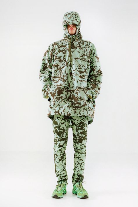 Runway 2023, Runway Fashion Looks, 2023 Menswear Fashion Show, Camouflage Fashion, Menswear Runway, Army Jacket, Menswear Fashion Show, Menswear Fashion, Celebrity Houses