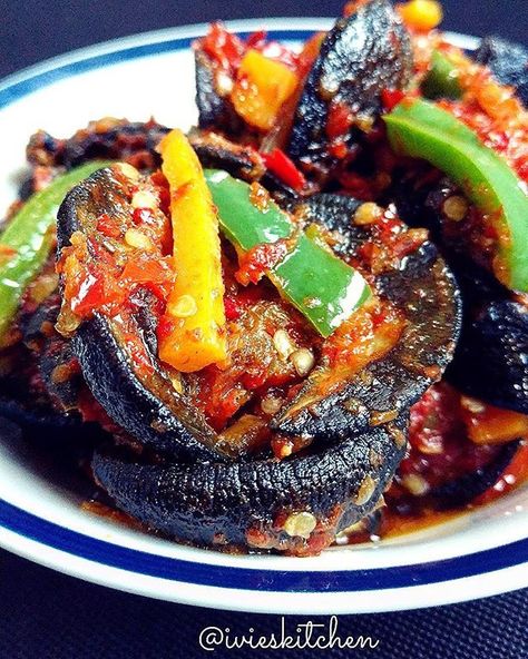 Nigerian Peppered Snail, Peppered Snail, Snails Recipe, African Dishes, West African Food, Amazing Breakfast, Africa Food, African Cooking, African Recipes