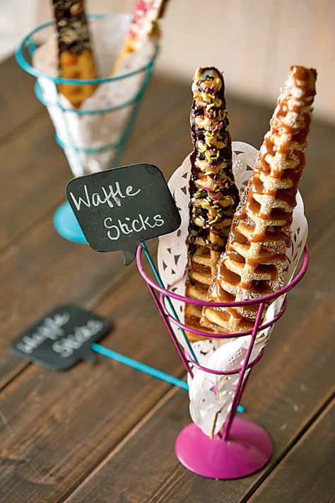 Waffle Pops, Caramel Waffles, Caramel Ganache, Waffle Sticks, Chocolate Banana Smoothie, Salty Caramel, Waffle Ice Cream, Bubble Waffle, Bread Makers