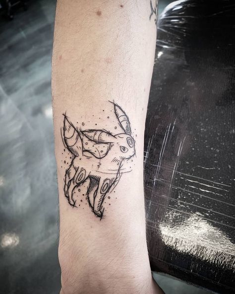 Umbreon Tattoo Design, Pokemon Friendship Tattoo, Umbreon Tattoo Ideas, Growlithe Tattoo, Eevee Evolutions Tattoo, Pokemon Tattoo Black And White, Eeveelutions Tattoo, Gaming Tattoo Ideas, Mimikyu Tattoo