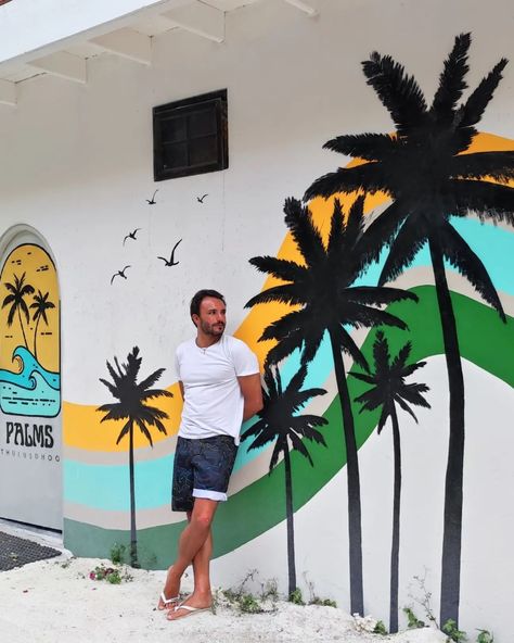 Tropical Graffiti Art, Beach Murals Outdoor, Beach Graffiti Art, Beachy Murals, Surfing Mural, Beach Mural Painted Wall, Poolside Mural, Beach Mural Painted, Mural Art Tropical