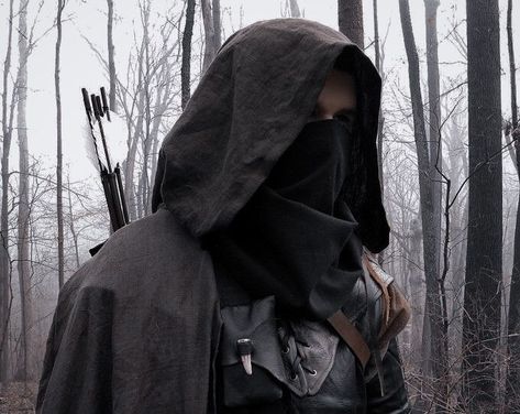 Assasin Aesthetic Medieval, Thief Aesthetic Medieval, Treasure Hunter Aesthetic Outfit, Medieval Assassin Aesthetic Men, Fantasy Thief Aesthetic, Dnd Ranger Aesthetic, Huntsman Aesthetic, Theif Aesthetic, Bandit Aesthetic