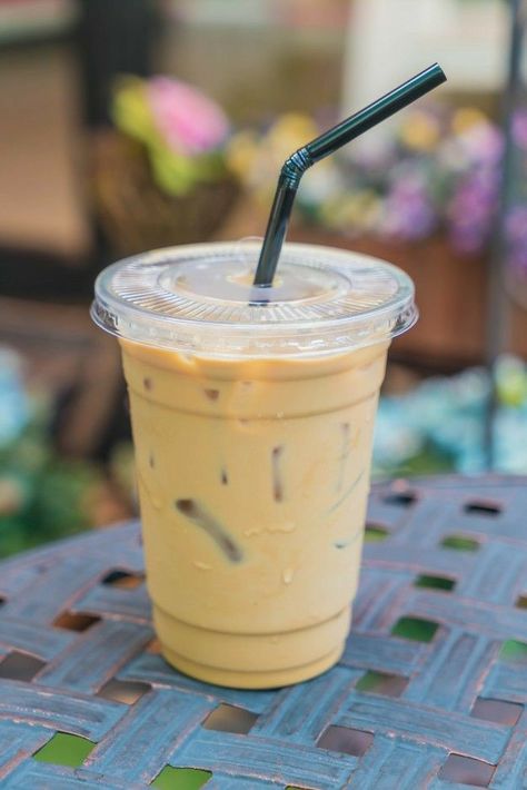 Thai Tea Aesthetic, Coffee With Condensed Milk, Local Drinks, Coffee Zone, Best Iced Coffee, Cold Coffee Recipes, Food Business Ideas, Recipes With Whipping Cream, Ocean Turtle