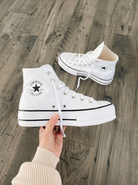 White Platform Converse Sneakers 👟 White Leather Platform Converse, White Chunky Converse, Platform Converse White, White Platform Converse Outfit, White Converse Platform, Best Converse, Chunky Converse, Cute White Sneakers, White Converse Sneakers