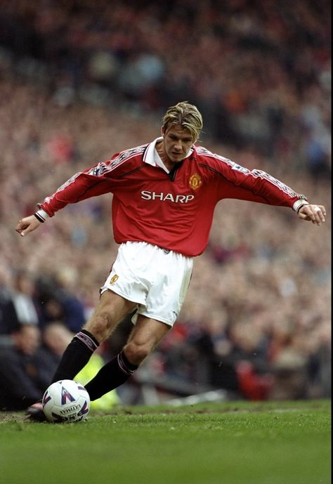 David Beckham Wallpaper, David Beckham Manchester United, David Beckham Football, ديفيد بيكهام, David Beckham Suit, Beckham Football, Ronaldo Free Kick, Manchester United Old Trafford, David Beckham Style