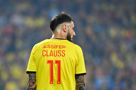 Marseille have begun discussions with RC Lens over a deal for right-back Jonathan Clauss, with the Ligue 1 side setting their asking price amid rival... The post Report: Tottenham learn £17m asking price for in-demand target amid rival talks appeared first on HITC. Jonathan Clauss, Igor Tudor, Rc Lens, Football News, North London, Tottenham Hotspur, Madrid, Target, Football