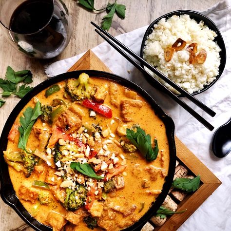 Vegetarian Panang Curry paired with Shiraz - Wholesomm Panang Curry Vegetarian, Curry With Vegetables, Panang Curry Recipe, Curry Tofu, Panang Curry, Vegan Wine, Veggie Dinner, Recipe Vegetarian, Vegan Curry