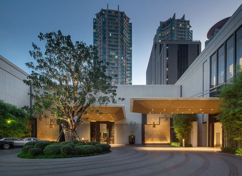 FOUR SEASONS HOTEL BANGKOK I on Behance Urban Spaces Design, Residential Entrance, Chao Phraya River, Hotel Exterior, Driveway Entrance, Housing Development, Porte Cochere, Hotel Entrance, Facade Lighting