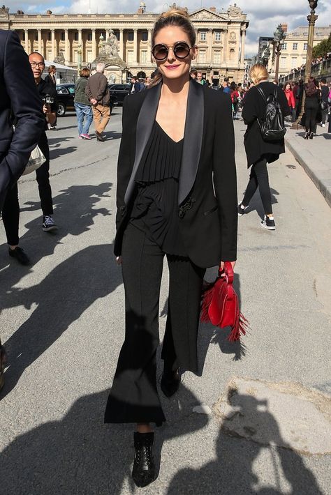 At Elie Saab, Olivia updated the suit with a tuxedo jacket, fresh, cropped trousers, and a pair of oversize shades. Black Blazer Street Style, Cropped Tuxedo Jacket, Olivia Palermo Outfit, Dress Over Pants, Estilo Olivia Palermo, Blazer Street Style, Olivia Palermo Lookbook, London Fashion Weeks, Fashion Week Outfit