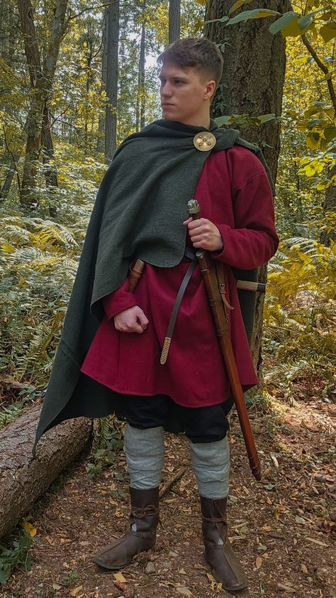 German Medieval Clothing, Medieval Italian Clothing, Byzantine Fashion Men, Hobbit Outfit Men, Medieval Sweden, Medieval Clothing Male, 13th Century Fashion, Saxon Clothing, Medieval Scotland