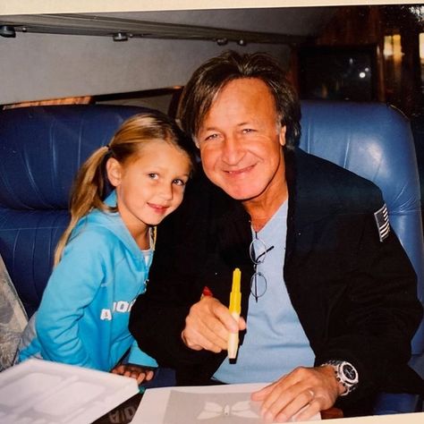 🦋 on Instagram: “Happy birthday to the sweetest baba. Thank you for everything that you are. You are so special to me in so many ways ! The way you make me…” Caption For Mom, Bella Hadid Photoshoot, Gigi Hadid Photoshoot, Gigi Hadid Pictures, Family Aesthetic, Gigi Style, Hadid Sisters, Young Celebrities, Happy Birthday Dad