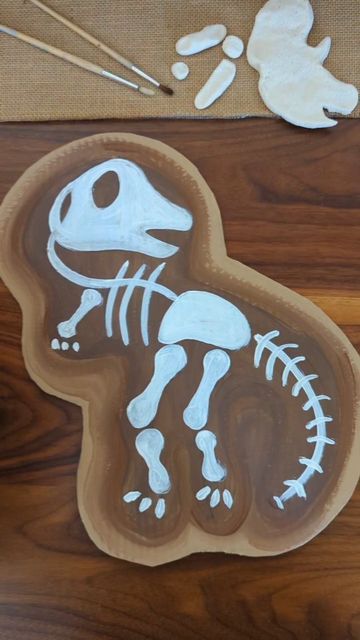 Dog Sensory, Skeleton Back, Dinosaur Classroom, Tree Kangaroo, Skeleton Craft, Dinosaur Activities Preschool, Thema Dino, Dinosaur Projects, Dinosaur Dig