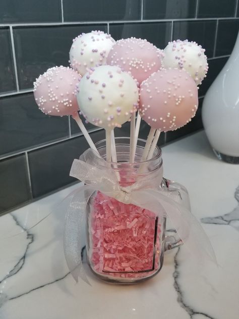 Pink Baby Shower Cake Pops, Cakepop Aesthetic, Baby Shower Cake Pops Girl, Cake Pops Baby Shower Girl, Baby Shower Desserts Table, Pink Cakepops, Protein Cake Pops, Baby Shower Cakepops, Easy Baby Shower