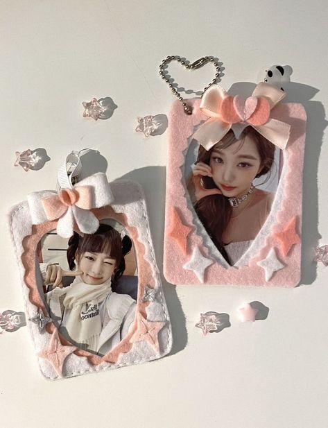 Felt Photocard Holder, Toploader Keychain, Kpop Photo Cards, Photo Card Ideas, Photocard Holder Keychain, Kpop Photocard Holder, Toploader Deco, Felt Keychain, Seni Pastel