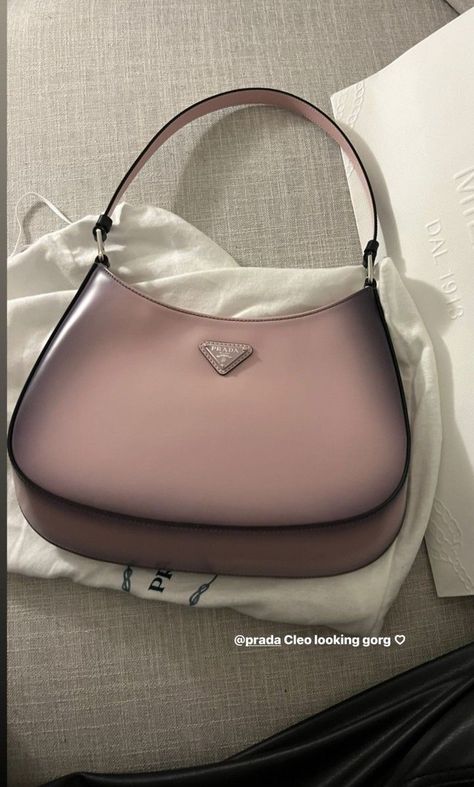 Tas Prada, Bentuk Alis, Sacs Tote Bags, My Style Bags, Hand Bags For Women, Sacs Design, Luxury Bags Collection, Aesthetic Bags, Handbag Essentials