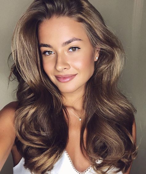 Cut and BlowDry goals! #blowdry #hairstyles #haircuts #bouncyhair #blowout #midlength #hairstyleideas Nastassia Vitskop, Rambut Brunette, Makeup Tip, Bouncy Hair, Vlasové Trendy, Smink Inspiration, Blowout Hair, Brown Blonde Hair, Hair Envy