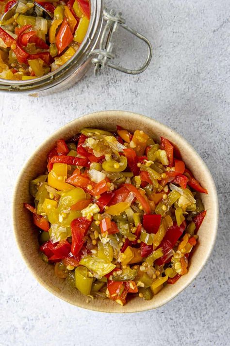 Pepper Relish Recipe, Pepper Harvest, Hot Pepper Relish, Canned Salsa Recipes, Hot Pepper Recipes, Cabbage Casserole Recipes, Chili Pepper Recipes, Relish Recipe, Pepper Relish