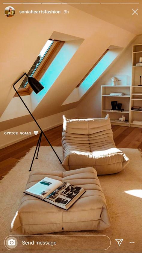 Living Room With Slanted Ceiling, Attic Living Room Sloped Ceiling, Attic Tv Room, Attic Lounge Ideas, Attic Living Room Ideas, Attic Family Room, Attic Rooms Low Ceiling, Attic Living Room, Berlin Interior