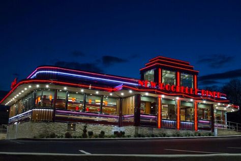 Love this classic diner exterior Bloxburg Diner Exterior, Retro Dinner Exterior, Diner Exterior, Diner Exterior Design, Diner Architecture, Retro Diner Exterior, 60s Diner Exterior, 50s Diner Exterior, Diner Signs 50s