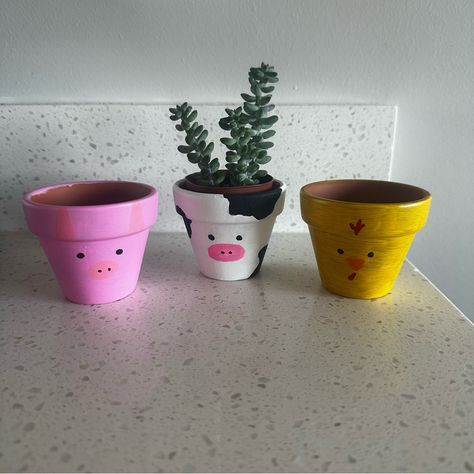 Hand Painted By Me ~ Clay Terracotta Flower Pots In Adorable Barnyard Animal Theme. Perfect For Succulents Or Herbs. Includes A Cow, Chicken And Pig. Acrylic Paint Used On All Three Pots. Unique And One Of A Kind! Size: 2.5 Inches Tall, Mini Pot With Bottom Drain Hole. Note- A Saucer Plate Is Not Included. Live Plant Not Included, For Photo Purposes Only. Pots Have Been Sealed Prior To Painting With Terracotta Sealer To Prevent Cracking. Ships From A Smoke Free Home Are You Interested In A Certa Mini Terra Cotta Pot Paint, Painted Pots Simple, Tiny Terracotta Pot Crafts, Flowerpot Designs Paint, Cow Flower Pot, Terracotta Pot Painting Ideas, Terracotta Pot Painting, Plant Pot Painting, Mini Clay Pot Crafts