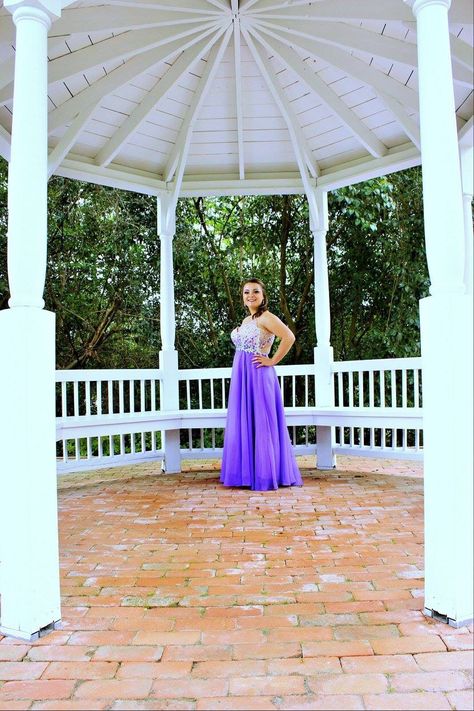 Gazebo Poses Picture Ideas, Hoco Photos, Gazebo Pictures, Formal Photos, Prom Picture Poses, Prom Picture, Prom Pics, Prom Inspo, Prom Photos