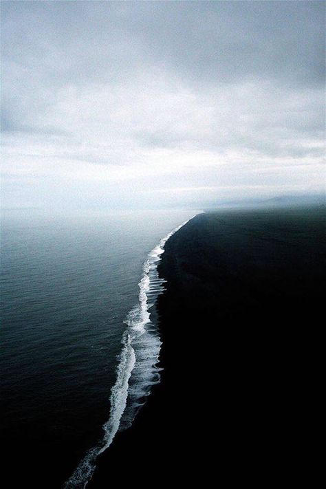 Two ocean meet but never mix Two Oceans Meet, Gulf Of Alaska, Foto Art, North Sea, Black White Photos, Bw Photo, Come Together, White Photography, Black And White Photography