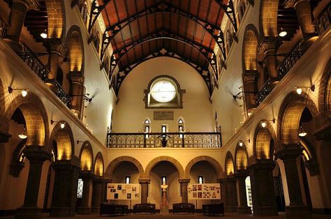 Medieval looking great hall. Wouldn't you love to live here too? College Wallpaper, Interior Design Degree, Campus Life, Top Colleges, Engineering Colleges, College Campus, Medical College, College Degree, Photo Download