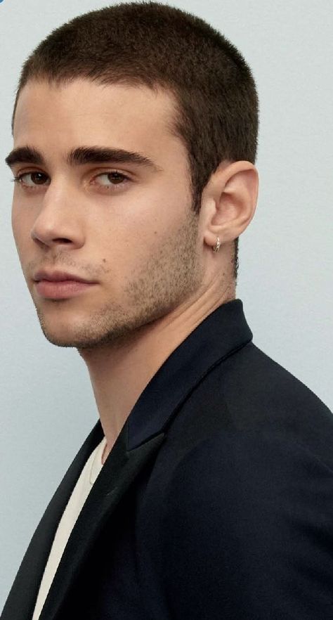 Buzz Cut Hairstyles, Mens Hair Colour, Corte De Cabelo Masculino, Perfect Boy, Buzz Cut, Cute Celebrities, Hairstyles Haircuts, Haircuts For Men, Cortes De Cabello Corto