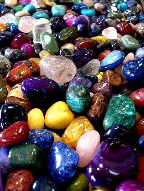 beauty stone Stone Wallpaper, Tapeta Galaxie, Pretty Rocks, Beautiful Rocks, Mineral Stone, Crystal Meanings, Minerals And Gemstones, Rocks And Gems, Gems And Minerals