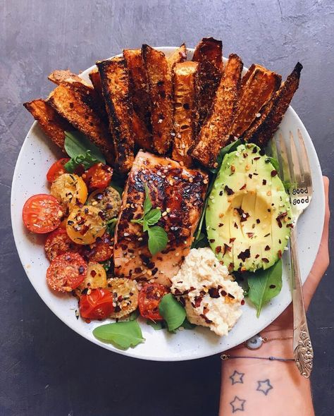 Salmon, hummus, roast veges, and avocado bowl. Savoury, buddha bowl, healthy // emilynzl Diet Bowls, Husband Recipes, Leap Recipes, Meal Bowls, Clean Eating Inspiration, Veggie Bowls, Avocado Bowl, Greek Dinners, Buddha Bowls