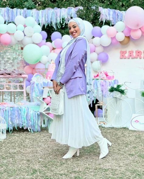 Lavender colored Blazer with white skirt , bag 🎒 & shoes 👞 Purple Hijab Outfit, Blazer Outfits Hijab, Lilac Outfits, Purple Hijab, Lavender Outfit, Hijab Style Casual, Hijab Outfits, Cold Outfits, Outfit Hijab