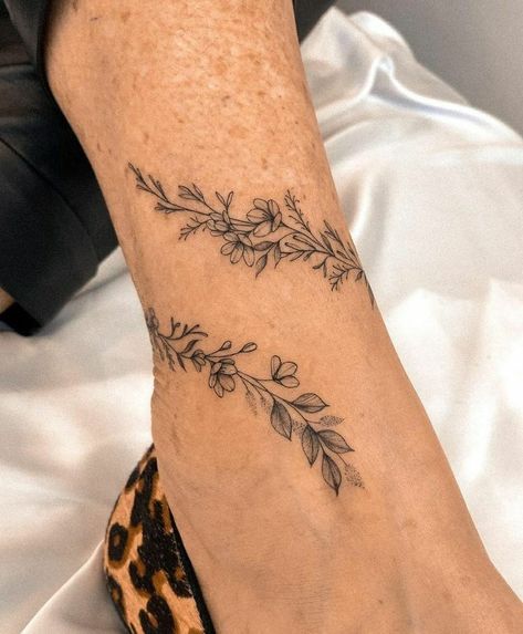 Ancle Tatoos Woman, Wrap Around Ankle Tattoos, Anklet Tattoos For Women, Wrap Around Wrist Tattoos, Contemporary Tattoo, Wrap Around Tattoo, Floral Thigh Tattoos, Ankle Tattoo Designs, Wrap Tattoo