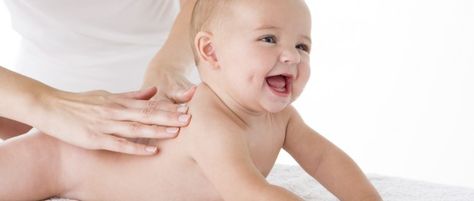 How to gently massage your baby love? Find out at http://blog.3beesandme.com/the-many-advantages-of-massaging-your-baby/ Homemade Baby Wipes, Massage Bebe, Prenatal Massage, Mama Natural, Massage Benefits, Natural Parenting, Baby Care Tips, Premature Baby, Baby Massage