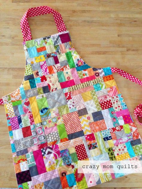 Best Quilting Projects for DIY Gifts - Scrap Happy Apron - Things You Can Quilt and Sew for Friends, Family and Christmas Gift Ideas - Easy and Quick Quilting Patterns for Presents To Give At Holidays, Birthdays and Baby Gifts. Step by Step Tutorials and Instructions http://diyjoy.com/quilting-projects-diy-gifts Scrap Fabric Projects, Crazy Mom, Sew Ins, Quilted Gifts, An Apron, Sewing Aprons, Aprons Patterns, Quilting Tips, Sewing Projects For Beginners