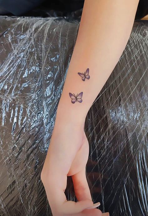 Purple butterfly tatto Purple Butterflies Tattoo, Butterfly Tattoo Purple, Purple Butterfly Tattoo, Petite Tattoos, Purple Butterfly, Finger Tattoos, Butterfly Tattoo, Cute Tattoos, Print Tattoos