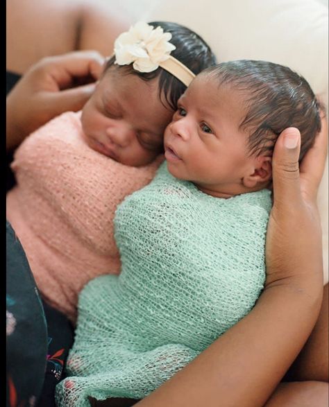 Black Twin Babies, Twin Baby Photos, Newborn Black Babies, Twin Baby Boys, Twin Baby Girls, Boy Girl Twins, Cute Black Babies, Beautiful Black Babies