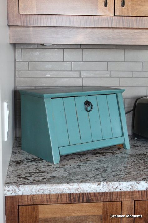 Bread Boxes On Counter Diy, Corner Bread Boxes On Counter, Corner Bread Box Ideas, Wooden Bread Box Ideas, Breadbox Diy, Diy Bread Box Ideas, Bread Box Diy, Bread Box Ideas, Rustic Bread Boxes