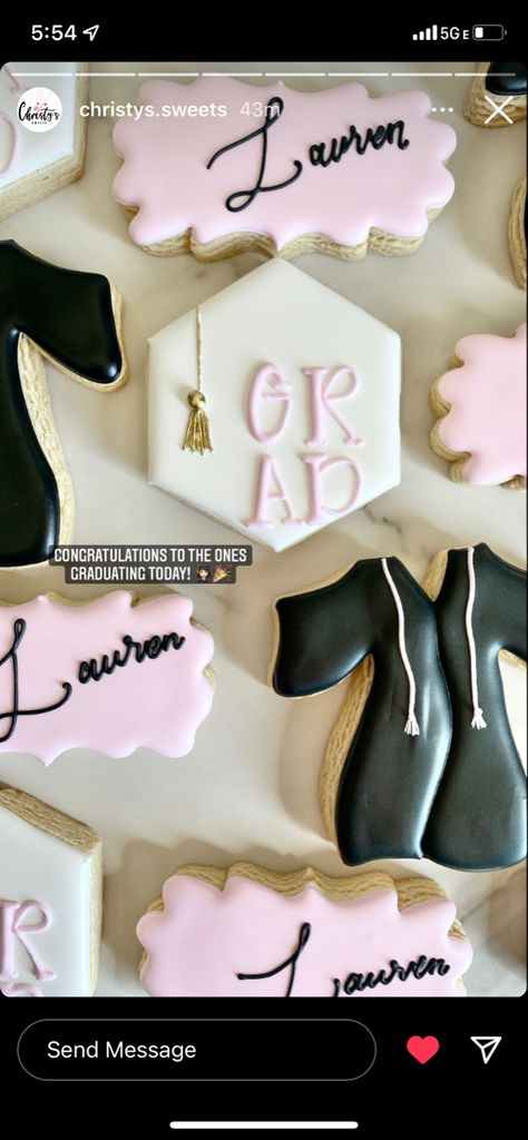 Pink Graduation Cookies, Grad Party Pink, Grad Party Cookies, Pink Grad Cake, Senior Cars, Pink Grad Party, Grad Party Inspo, Grad Cookies, Senior 25