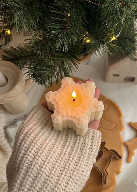 Christmas Candle Aesthetic, Christmas Candles Aesthetic, Cosy Christmas, Aesthetic Winter, Aesthetic Candles, Winter Candle, Candle Aesthetic, Christmas Feeling, Candle Inspiration