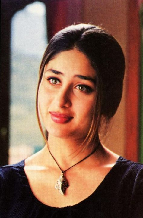 Kareena Kapoor Hairstyles, 90s Bollywood Actress, 90s Bollywood Fashion, Kareena Kapoor Pics, 90s Actresses, Star Actress, 90s Bollywood, Kareena Kapoor Khan, Vintage Bollywood