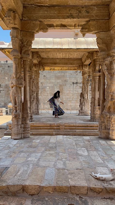 Temple Girl Aesthetic, Kurta Poses Women In Temple, Temple Photoshoot Women, Temple Outfit Indian, Indian Temple Aesthetic, Temple Photoshoot, Female Artists Painting, Temple Aesthetic, Photography Stills