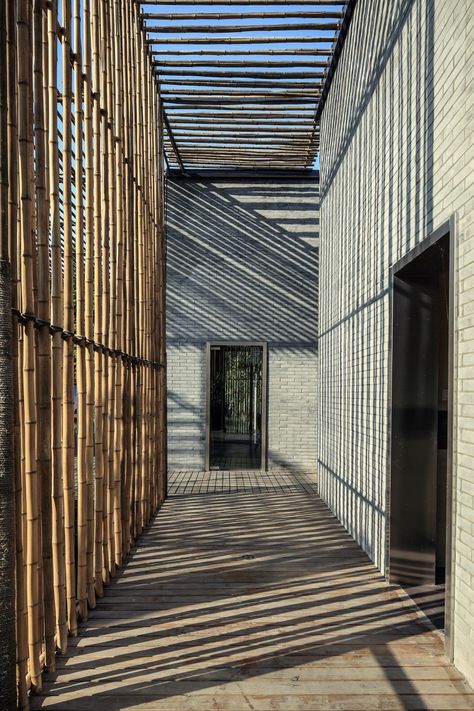 Image 12 of 16 from gallery of Bamboo Courtyard Teahouse / Harmony World Consulting & Design. Photograph by T+E Bamboo Courtyard, Concrete Material, Design Hall, Ancient Chinese Architecture, Bamboo Architecture, Bamboo House, Yangzhou, House Construction, Bamboo Wall