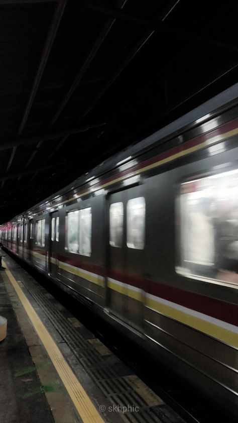 Aesthetic Train, Train Wallpaper, Train Platform, Pretty Phone Wallpaper, Vintage Train, Bus Driver, The Platform, Be Careful, Pay Attention